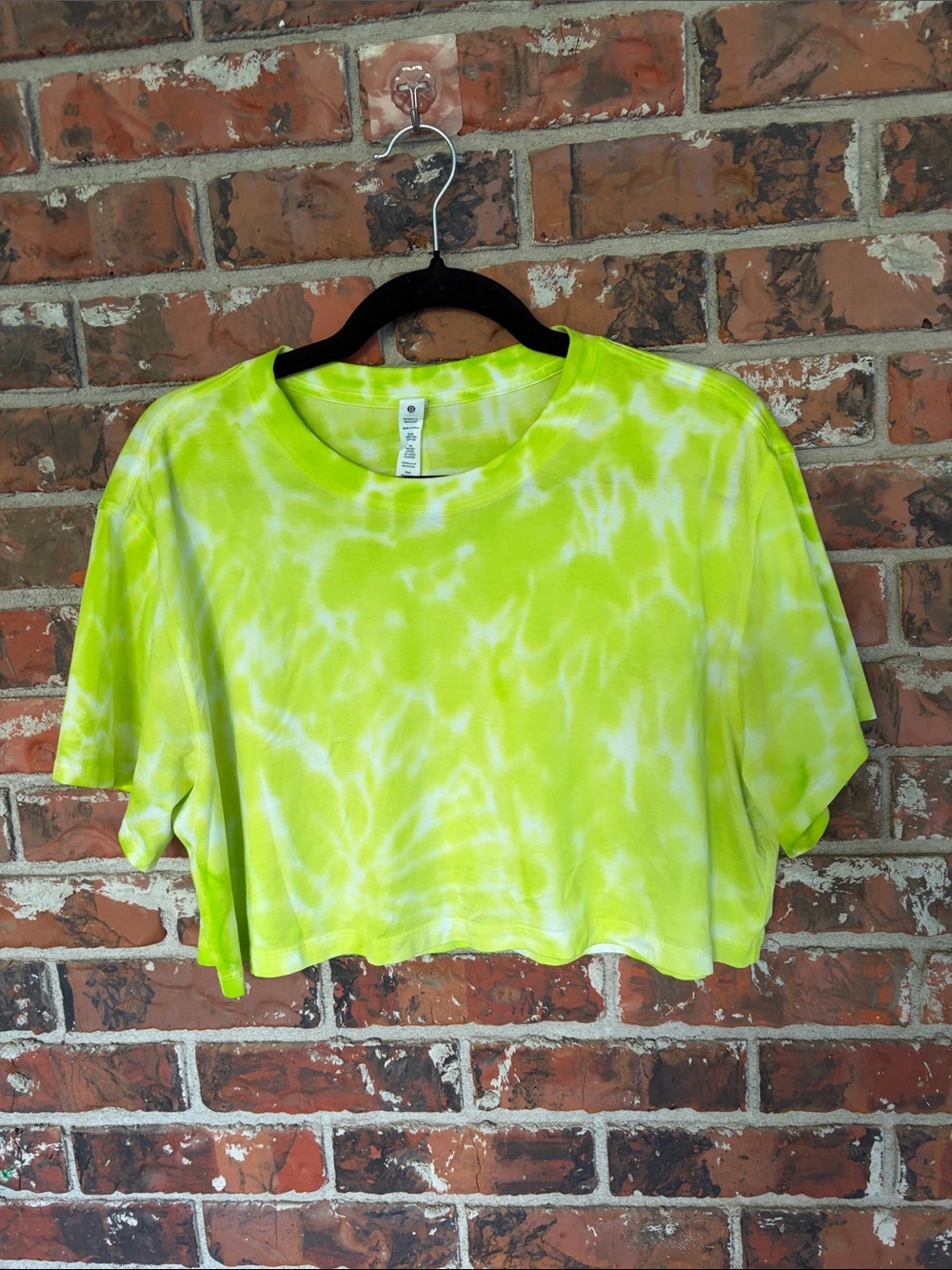 Lululemon crop top